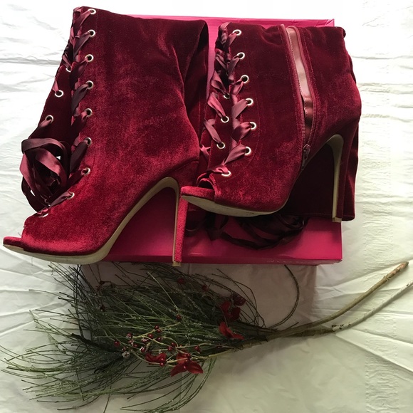 String-up Knee Heeled Boots - Picture 3 of 8